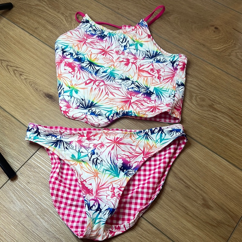 Pink Revisable swimsuit from Tommy Bahama Kids. Size 12 in kids. No pads